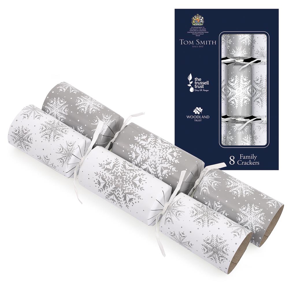 Tom Smith Family Crackers 8 Pack Silver & White